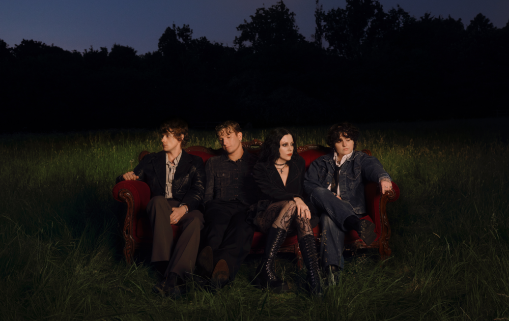 Pale Waves / Smitten 輸入盤CD サイン入り Pale Waves / Smitten 輸入盤CD サイン入り - メルカリ